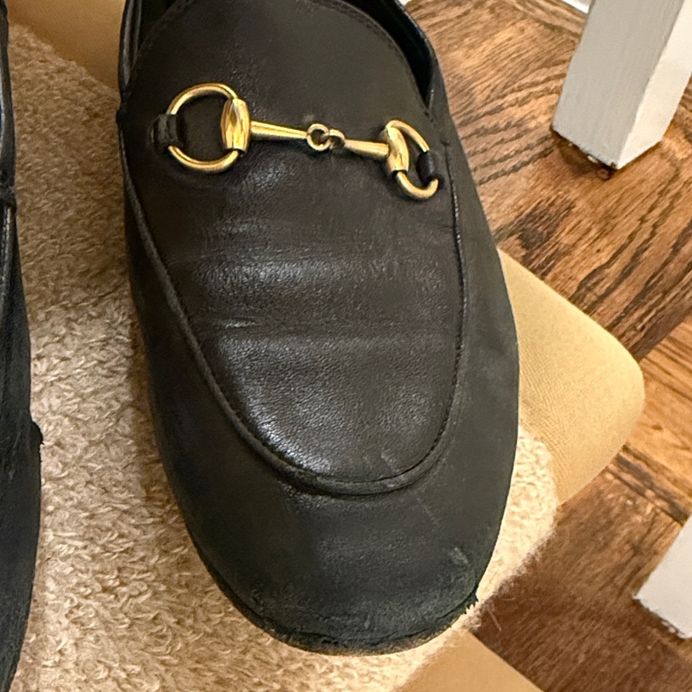 Black Gucci horsebit Leather Loafers with Gold Detail - Picture 10 of 11